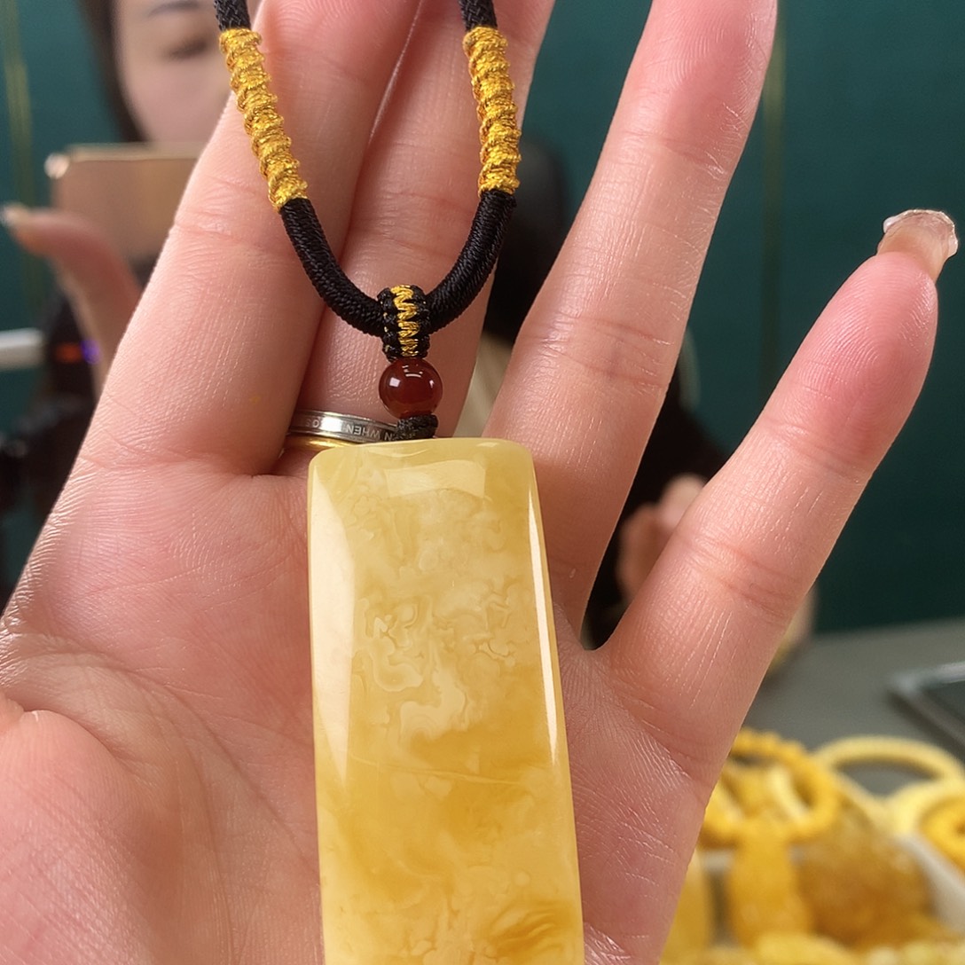未镶嵌琥珀珠宝奇石