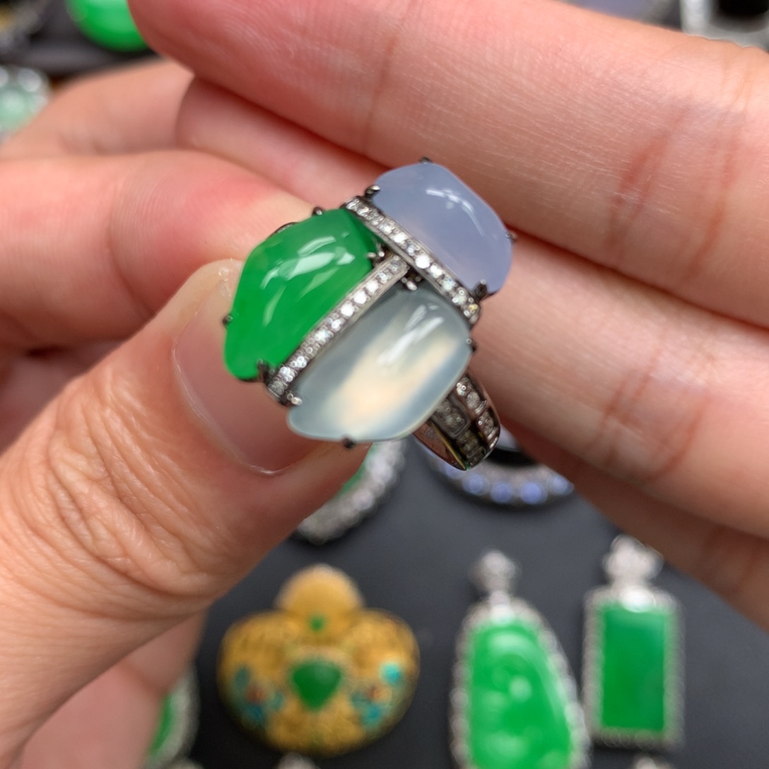 翡翠18K金镶嵌戒指