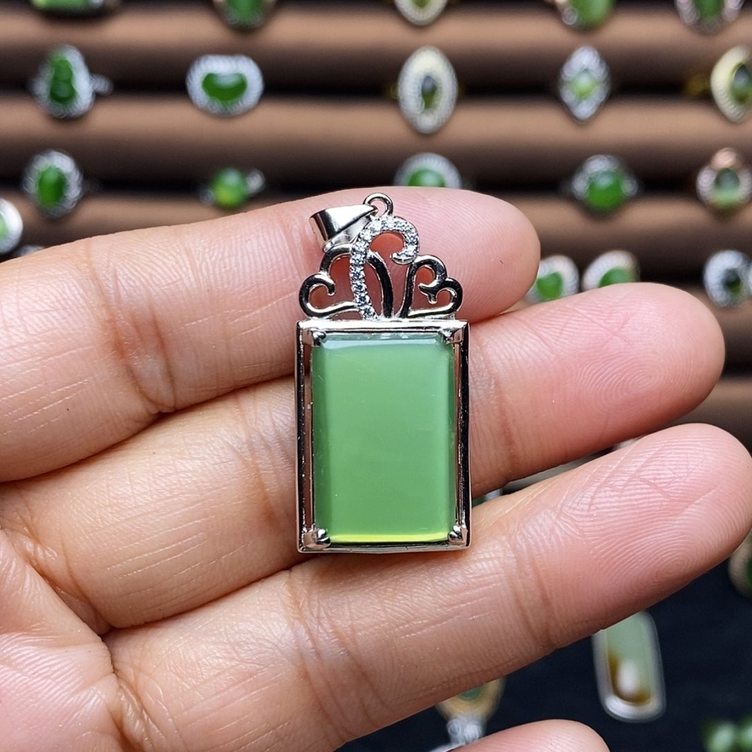 吊坠(赠链)银S925镶嵌和田玉（碧玉）