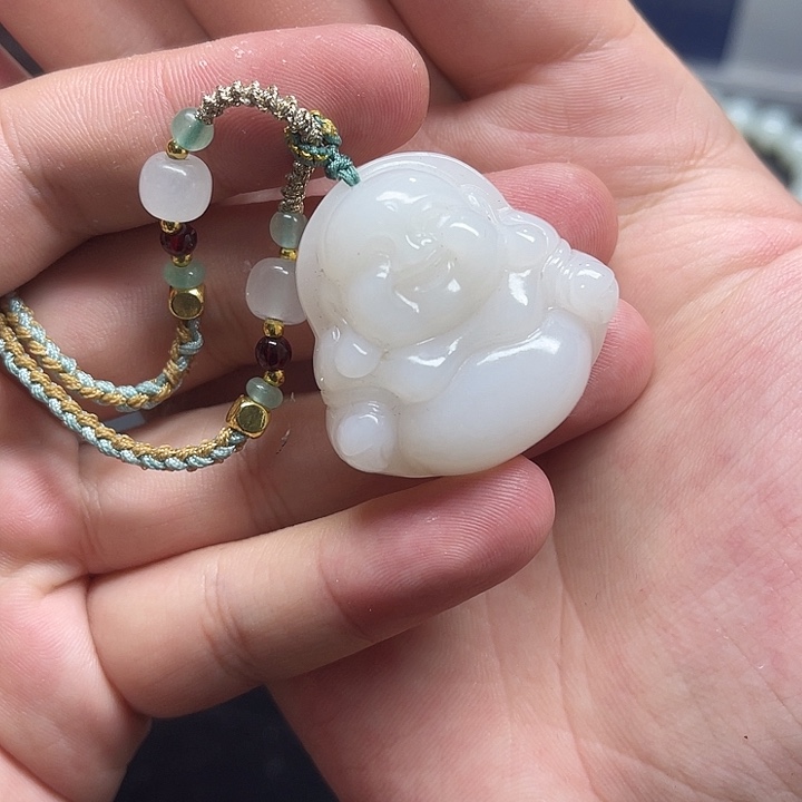 和田玉未镶嵌颈饰新疆且末米达佛