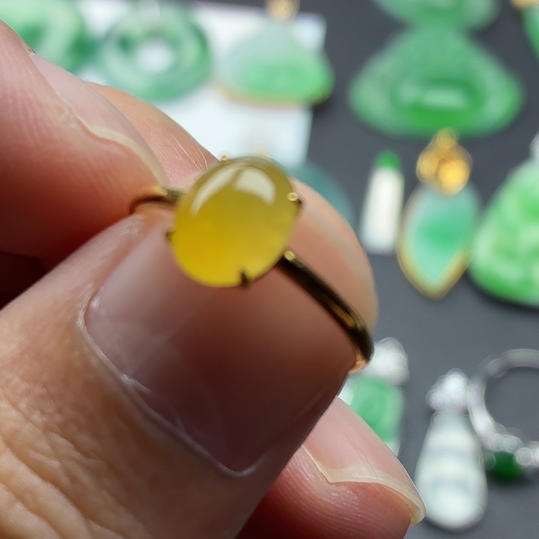 翡翠18K金镶嵌颈饰