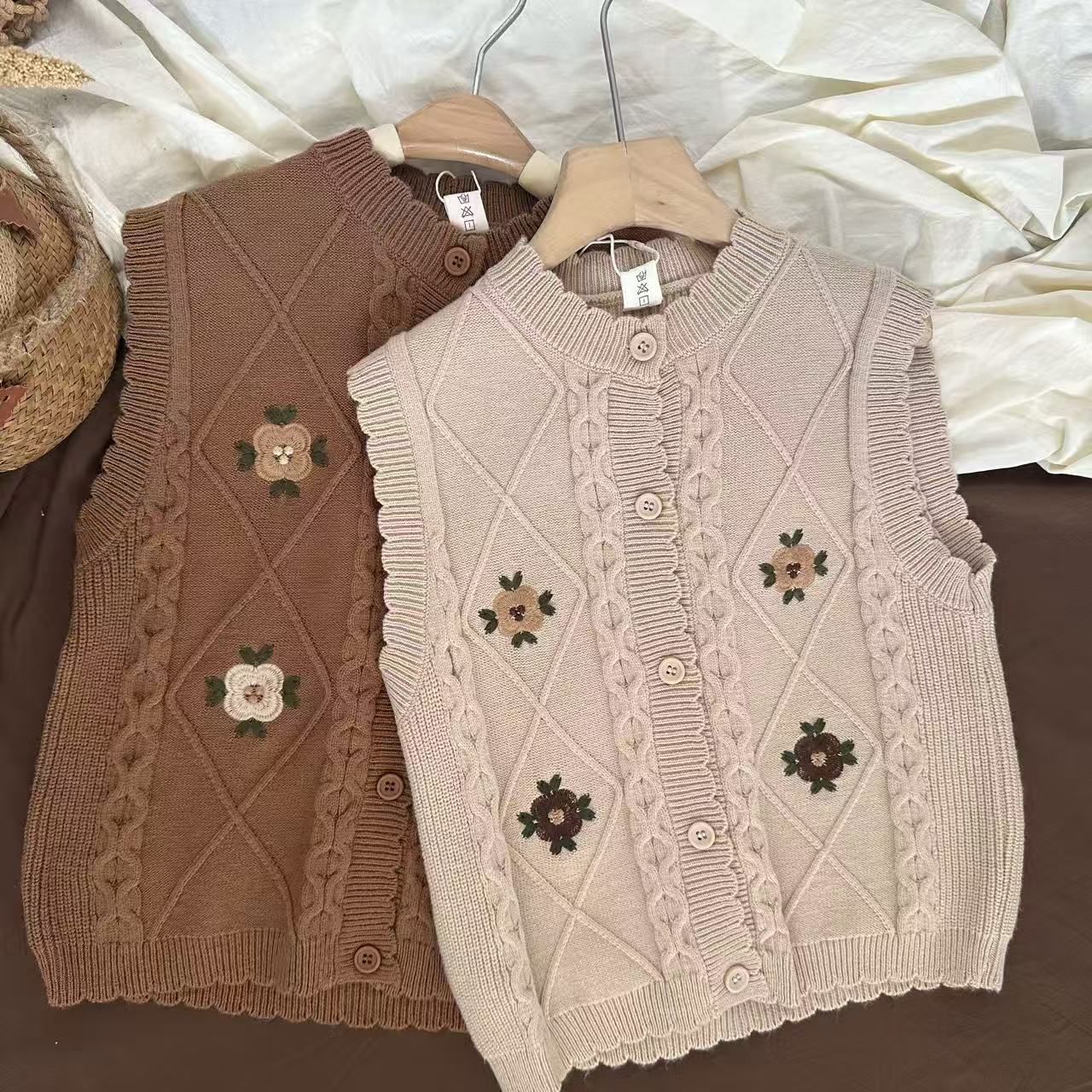 女童新款春秋款绣花花朵休闲刺绣时尚毛衣背心百搭春秋马甲上衣