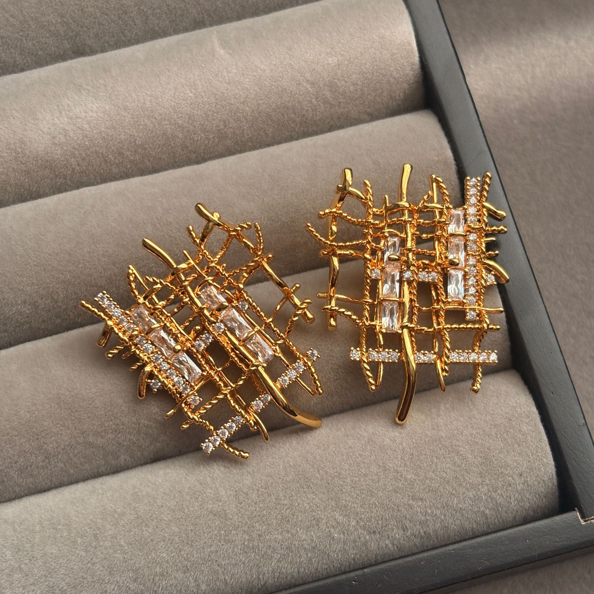 铜合金锆石耳饰 捕梦网编织金色耳钉复古高级感时尚金属闪闪小众