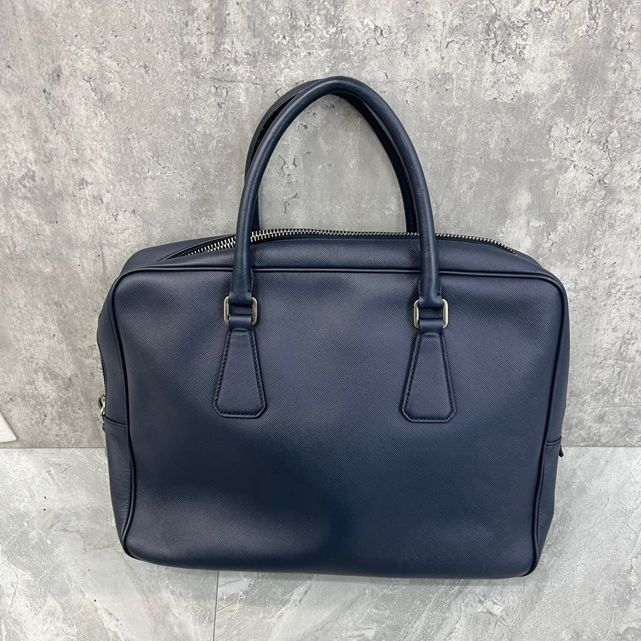 全新未使用 Prada/普拉达 十字压纹牛皮公文手提包 95新