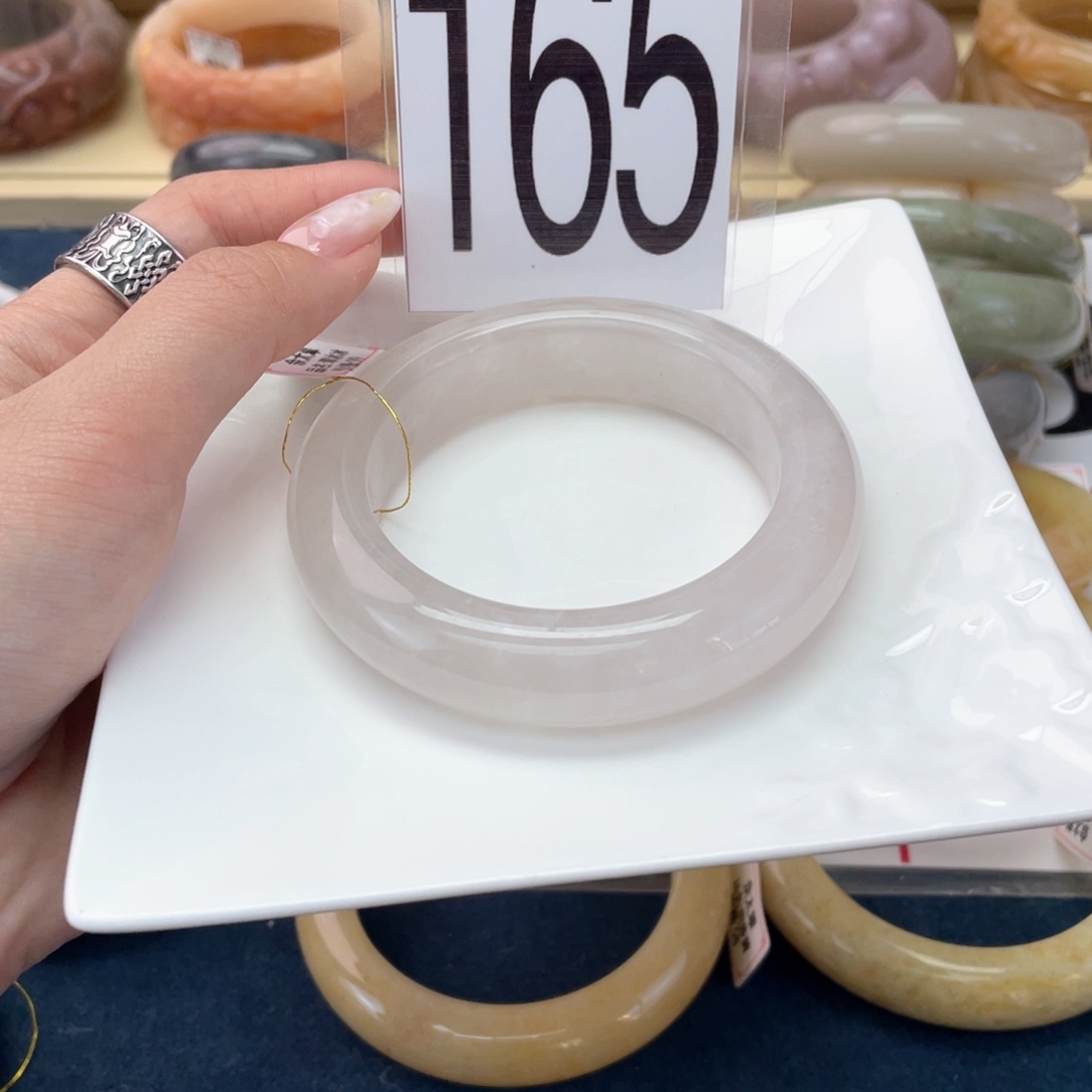 石英岩玉未镶嵌手镯