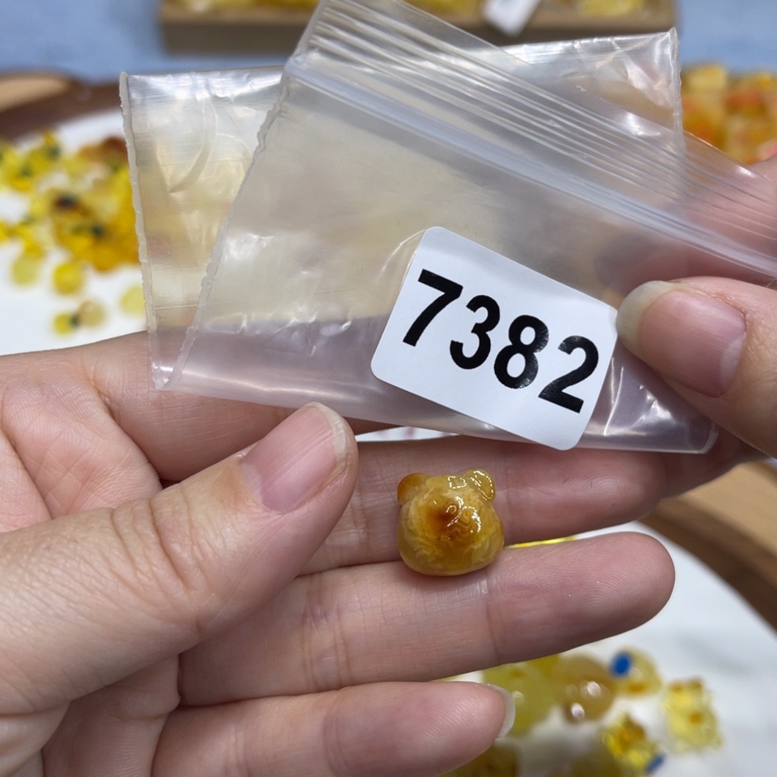 琥珀珠宝奇石未镶嵌