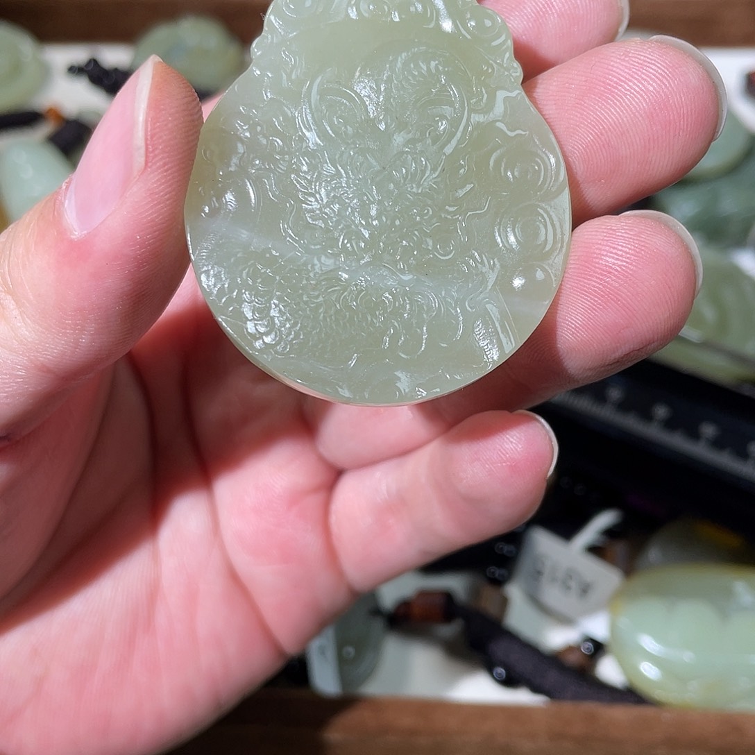 和田玉未镶嵌颈饰