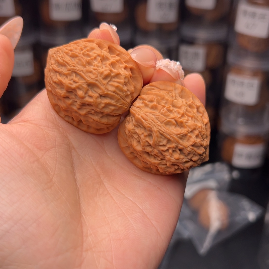 文玩核桃吊坠是***吗金牛