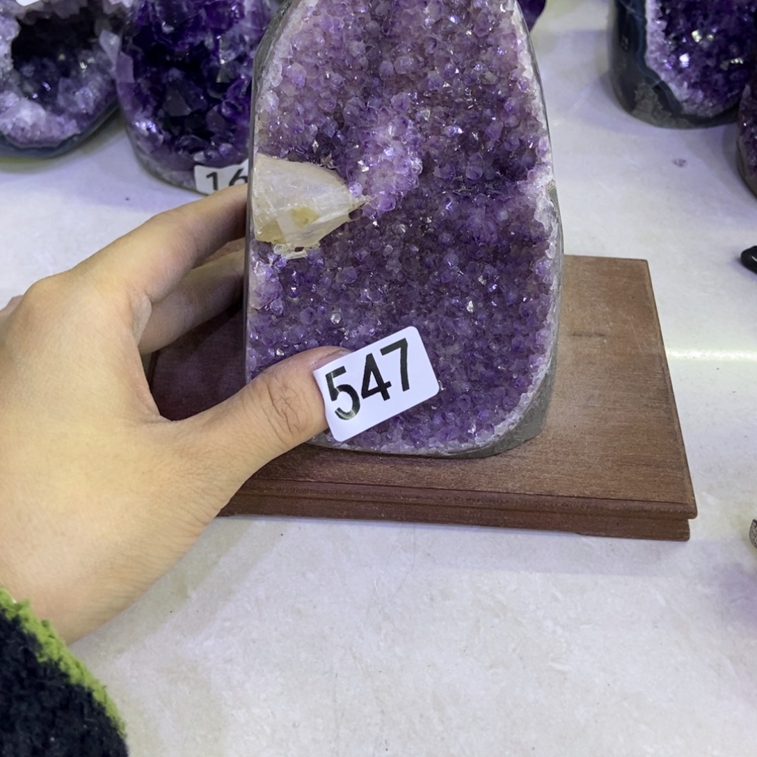 紫晶未镶嵌大型摆件（非配饰）