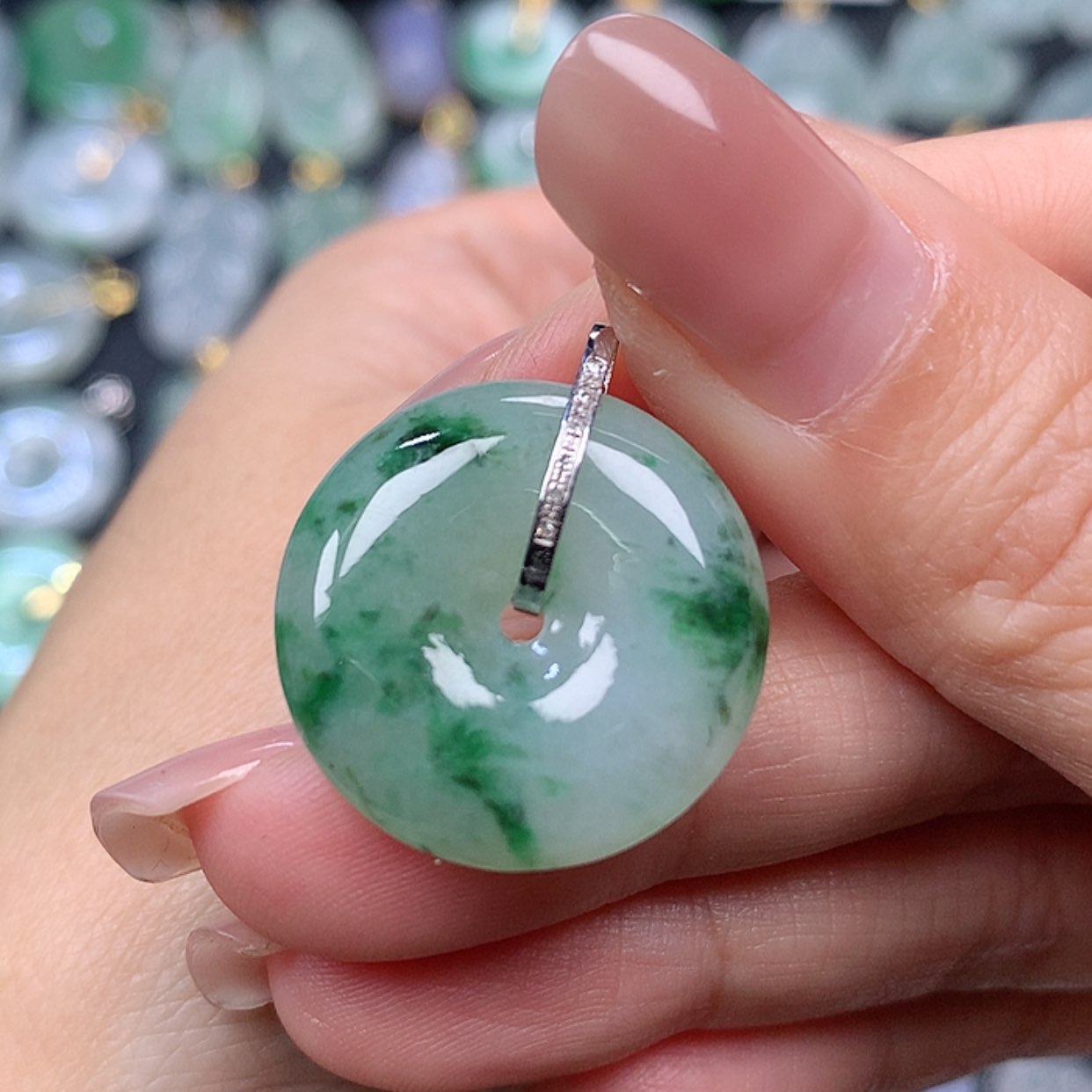 【闪购商品】翡翠吊坠(赠链)18K金镶嵌