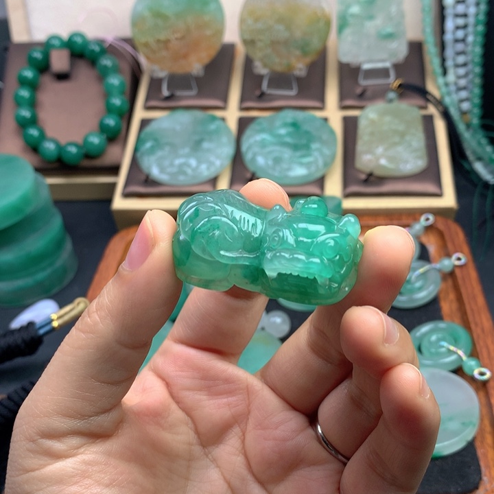 未镶嵌石英质玉珠宝半成品千****）