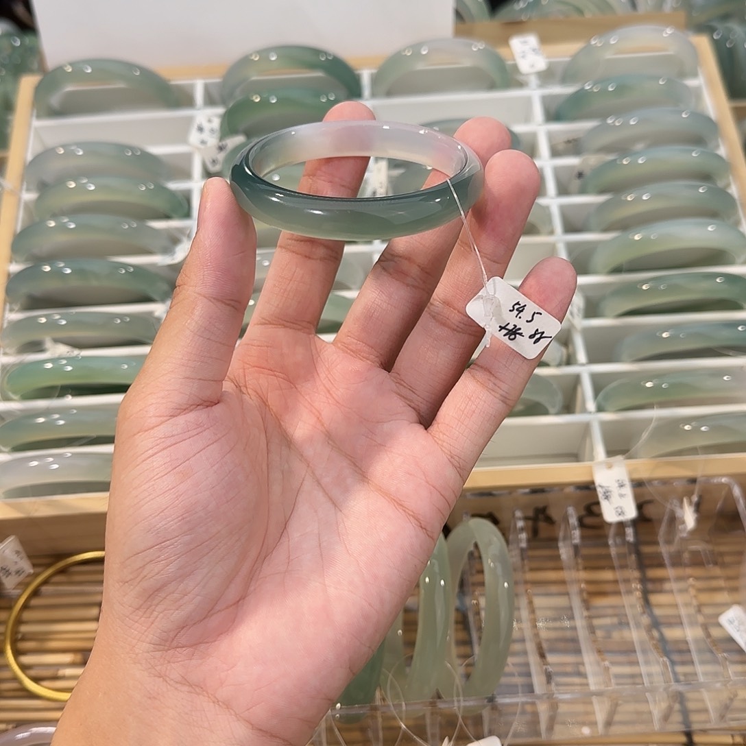 玛瑙/玉髓未镶嵌手镯圈口54.5