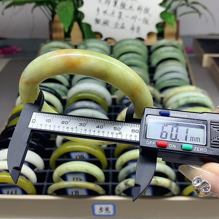 未镶嵌蛇纹石玉手镯189