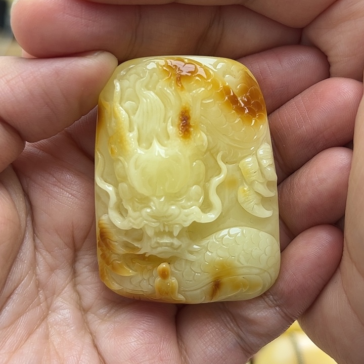 蜜蜡裸石未镶嵌龙牌31.9