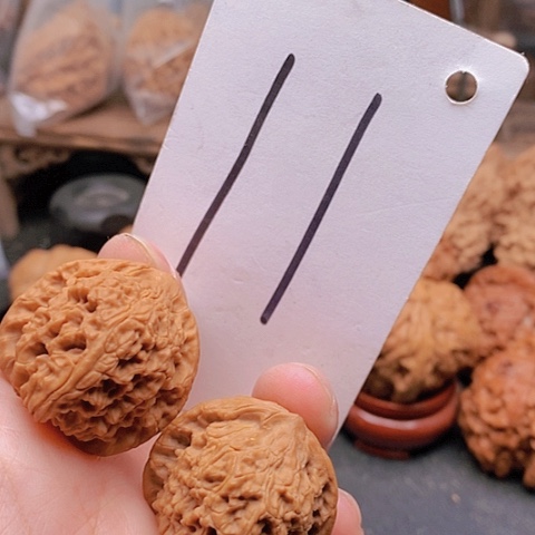 吊坠桃核6**931血麒麟核桃