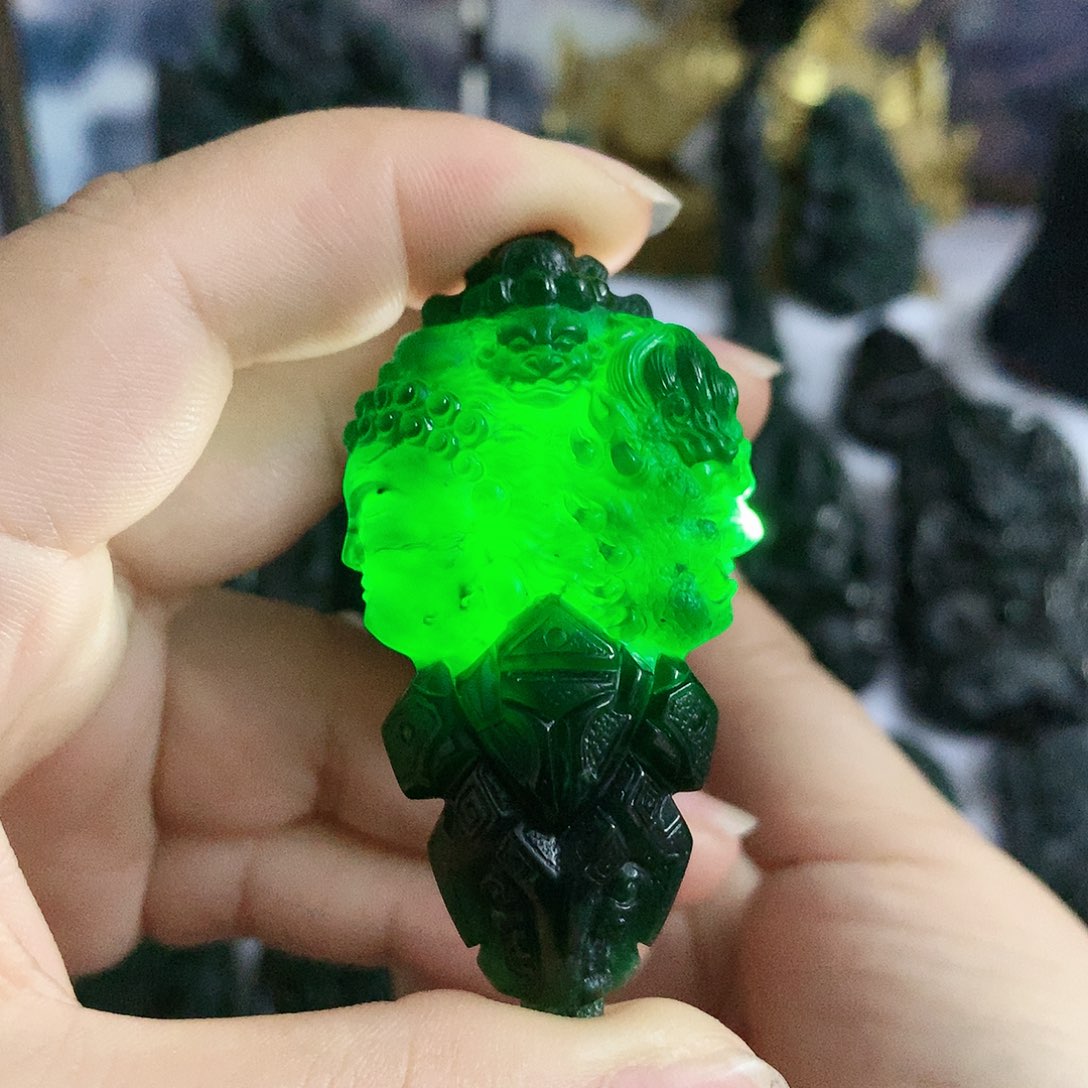 翡翠未镶嵌颈饰杵