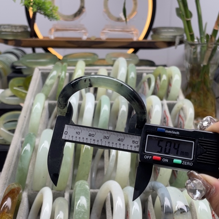 蛇纹石玉未镶嵌手镯52