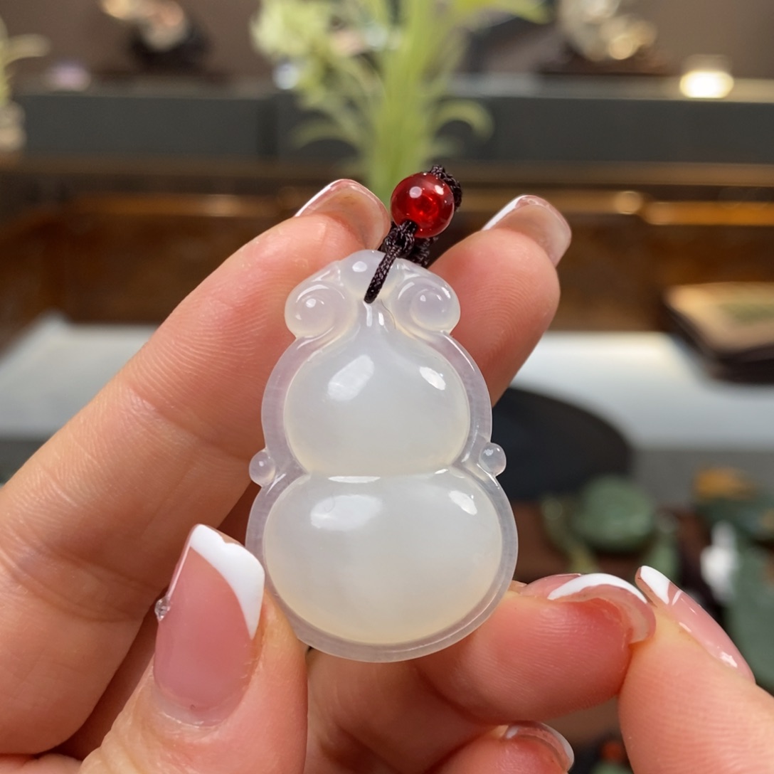 蛇纹石玉挂件未镶嵌