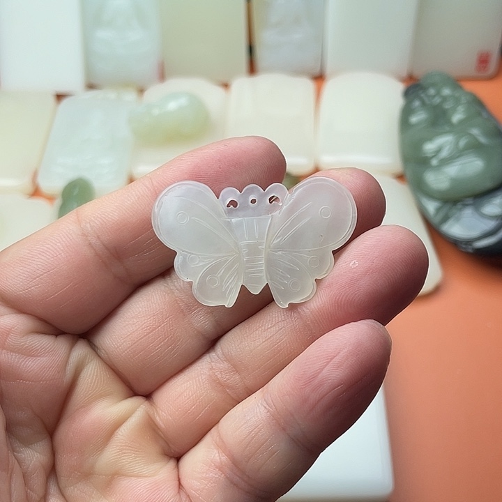 青海料女款，蝴蝶精品吊坠