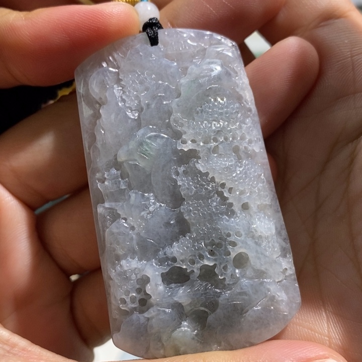 翡翠颈饰未镶嵌上****》翡翠