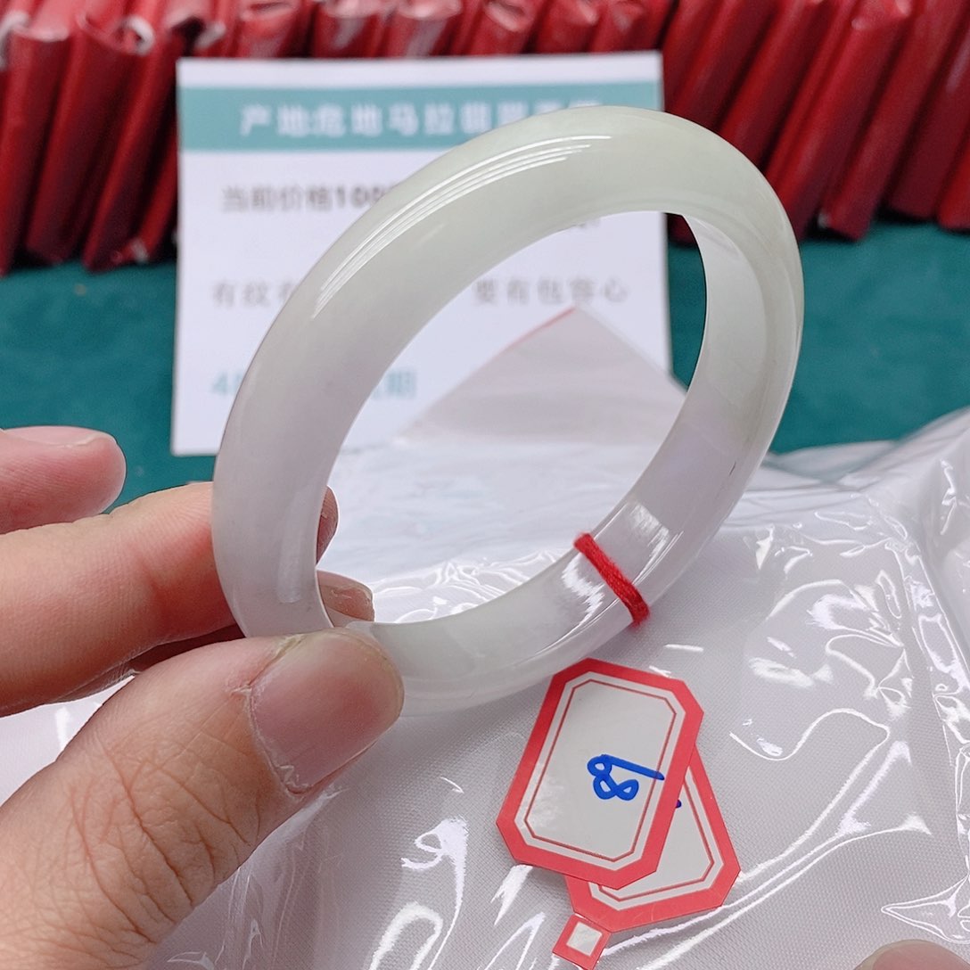 翡翠手镯未镶嵌?*卜899999999