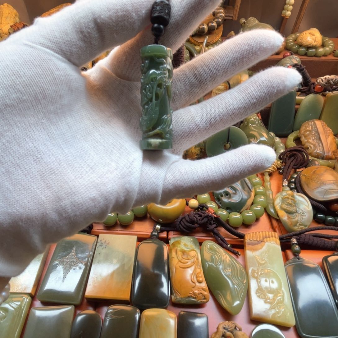 岫岩老玉（透闪石质玉）未镶嵌颈饰