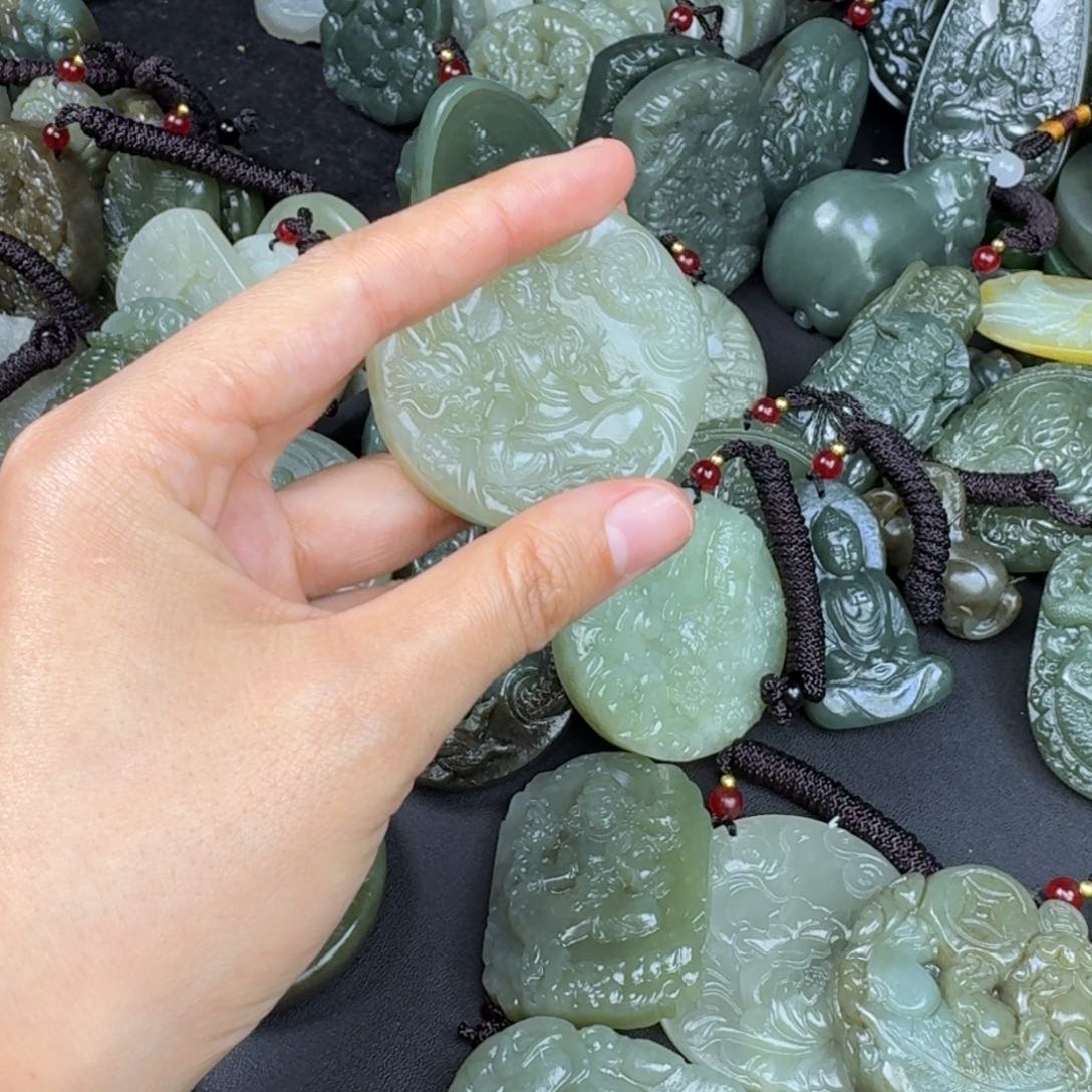 和田玉颈饰未镶嵌