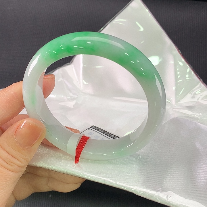 翡翠未镶嵌手镯正圈57