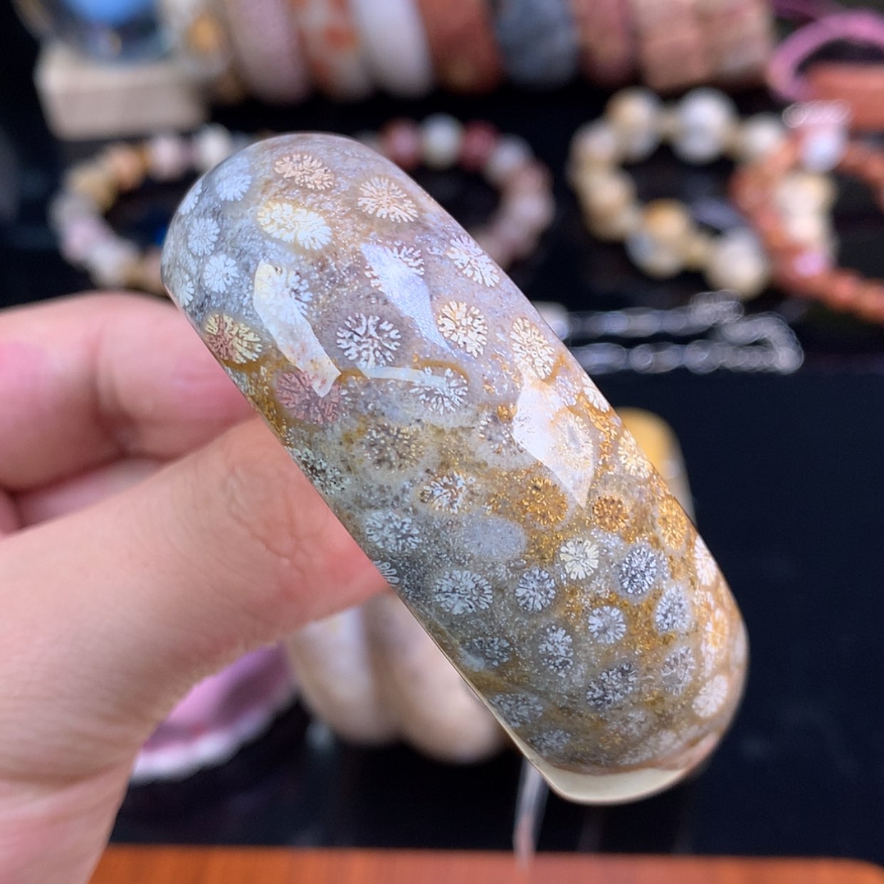 【闪购商品】颈饰未镶嵌硅化珊瑚（珊瑚玉）28号54.3圈彩沙沙皮花