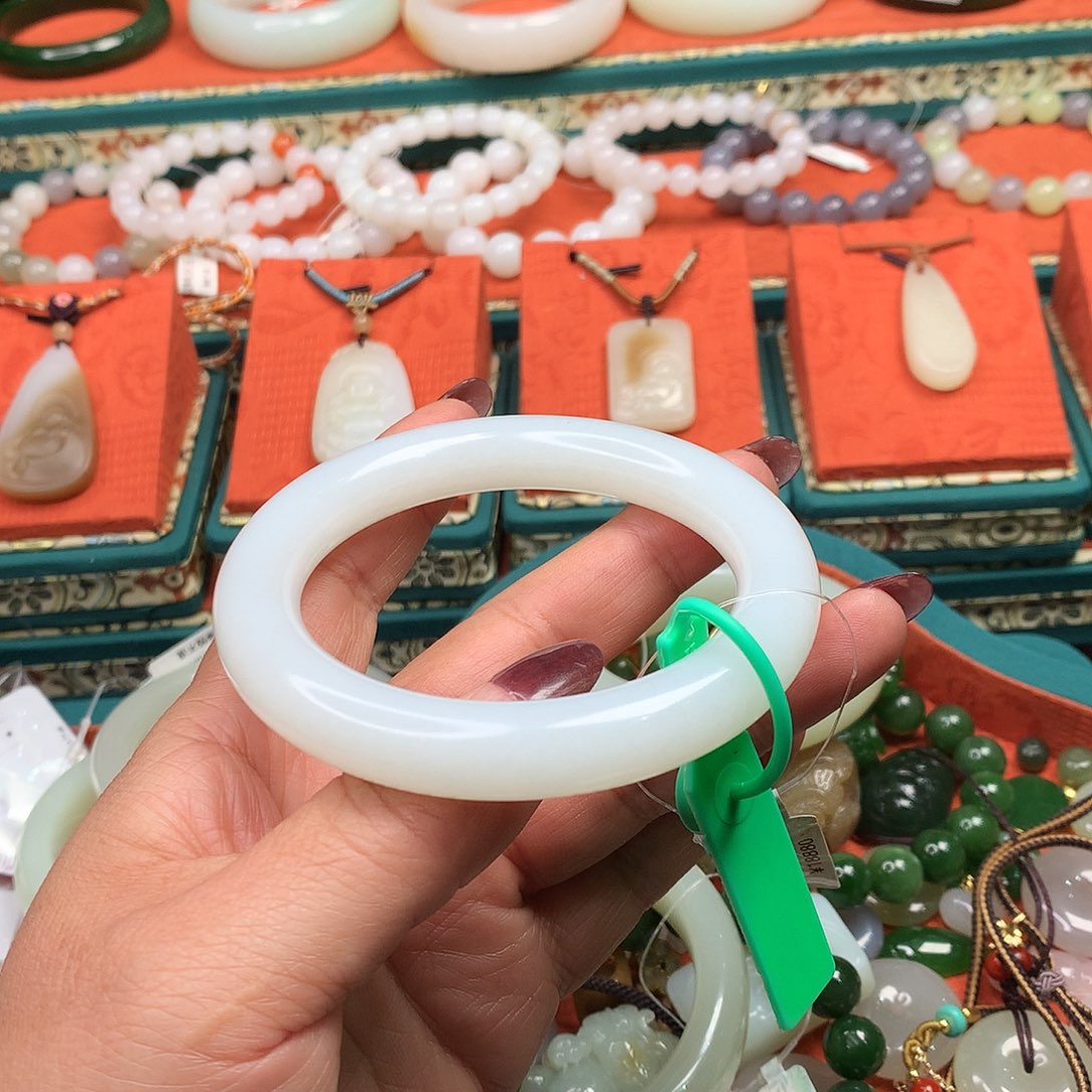 和田玉未镶嵌手镯