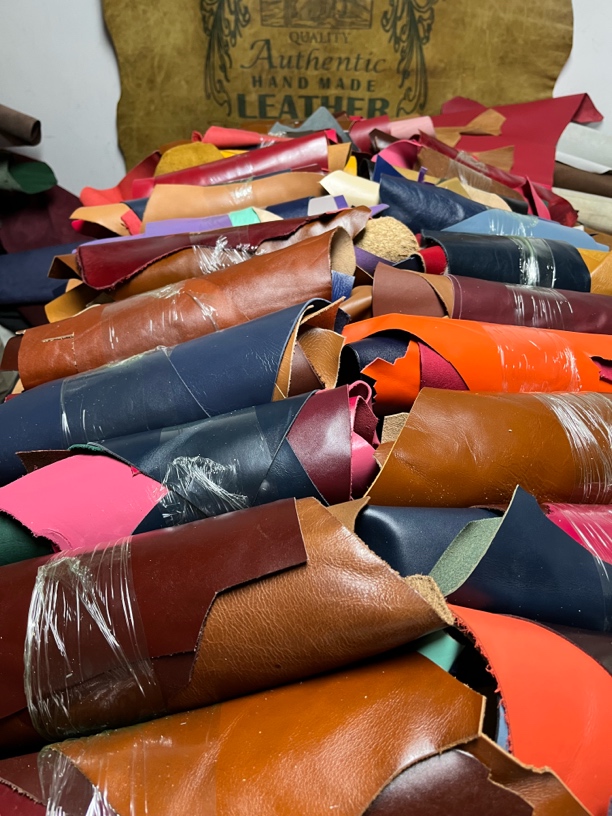 真皮小料，大小随机，颜色随机