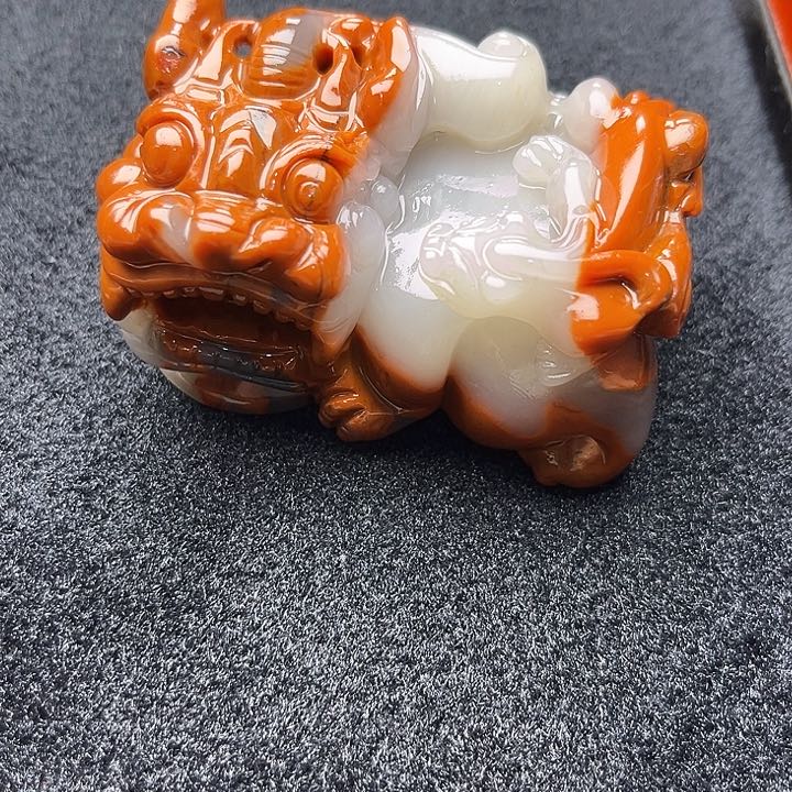 石英质玉（黄龙玉）颈饰未镶嵌