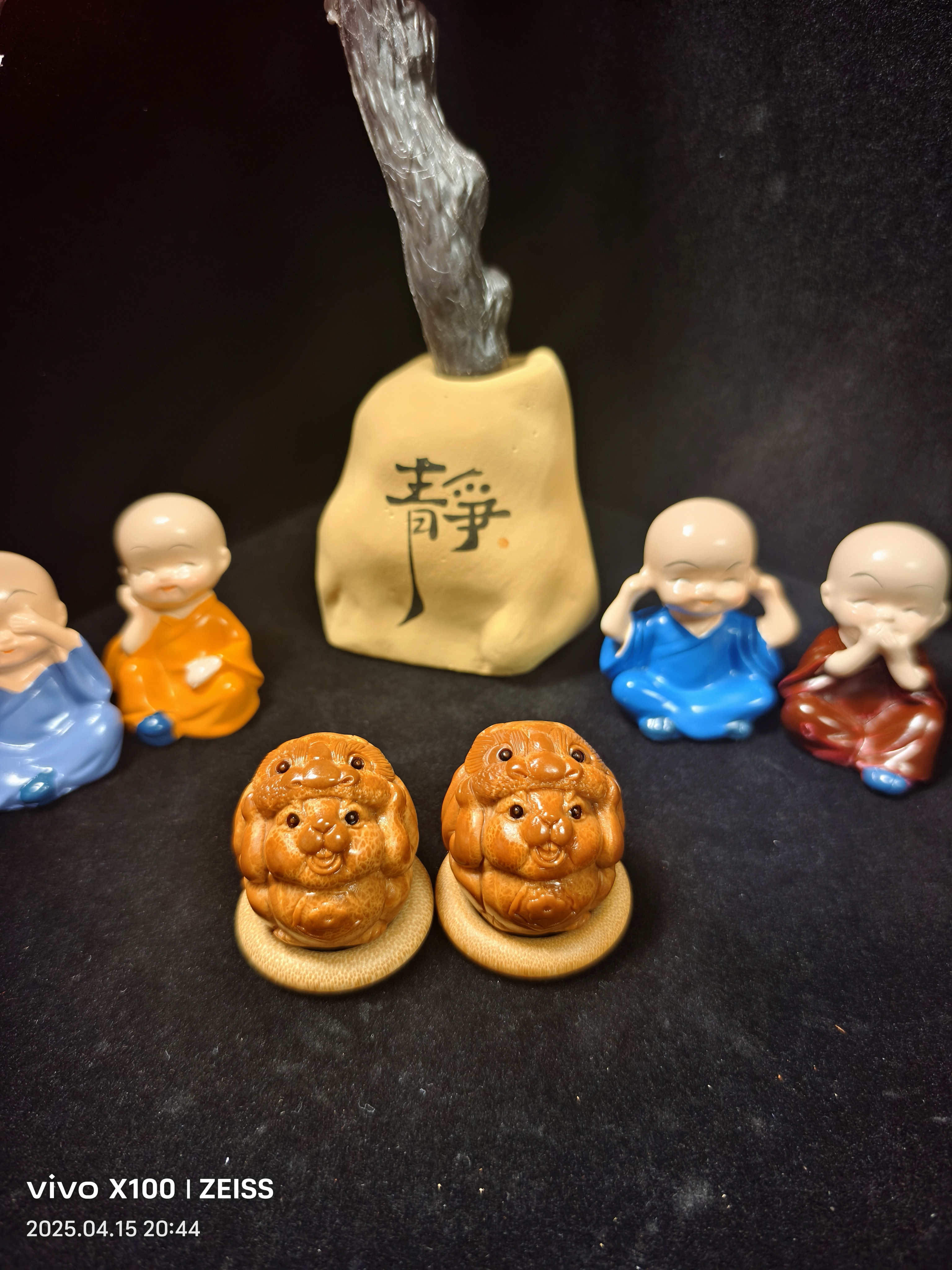 巴西橄榄核核雕  萌萌的发财兔可爱版本