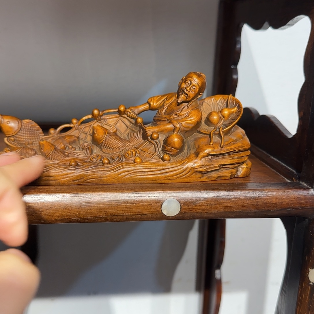 好***力黄杨木渔翁摆件一个