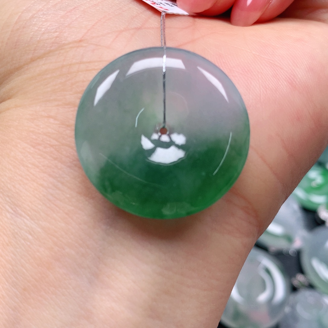 翡翠颈饰未镶嵌天然翡翠