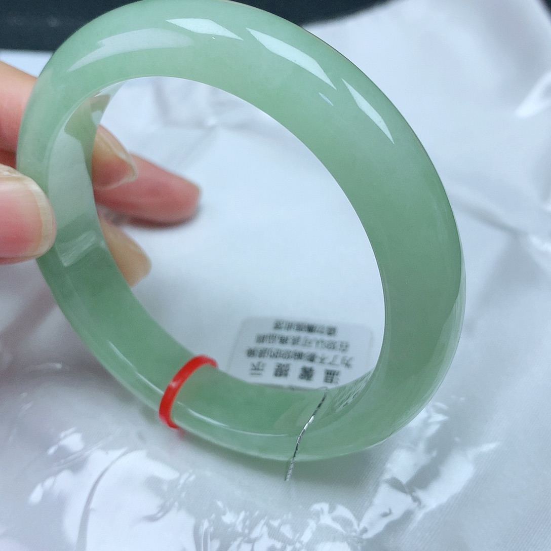 翡翠手镯未镶嵌56+圈