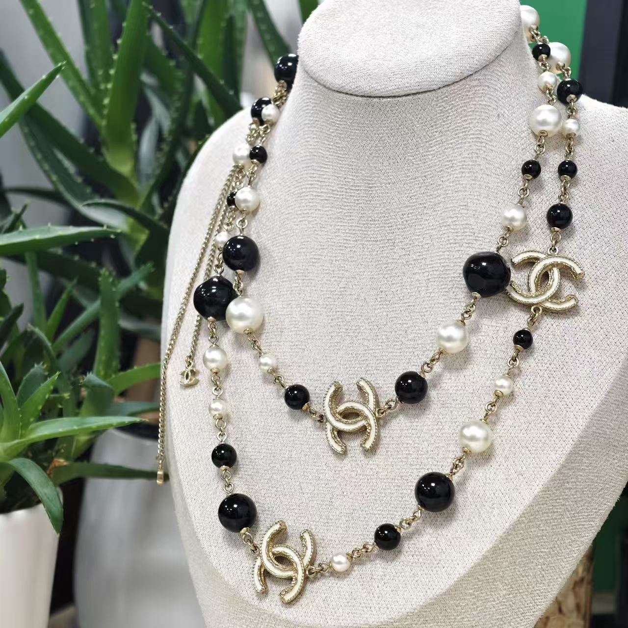 未使用 Chanel/香奈儿 多包琉璃白色珐琅双C 跳珠链毛衣链