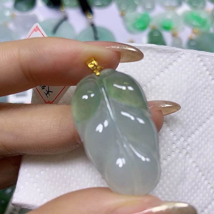 翡翠18K金镶嵌颈饰挂件