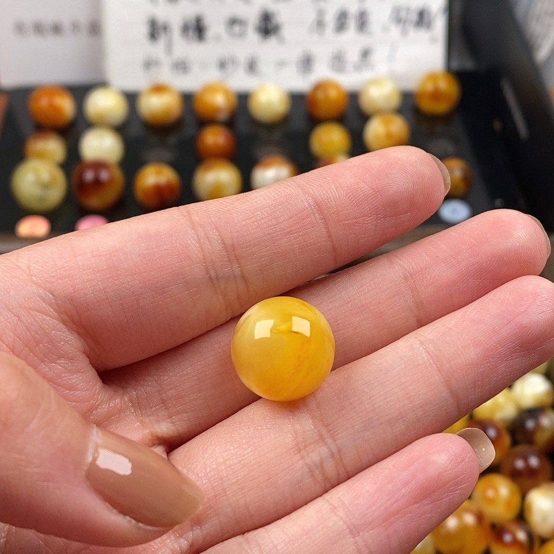 擒***.琥珀未镶嵌裸石蜜蜡