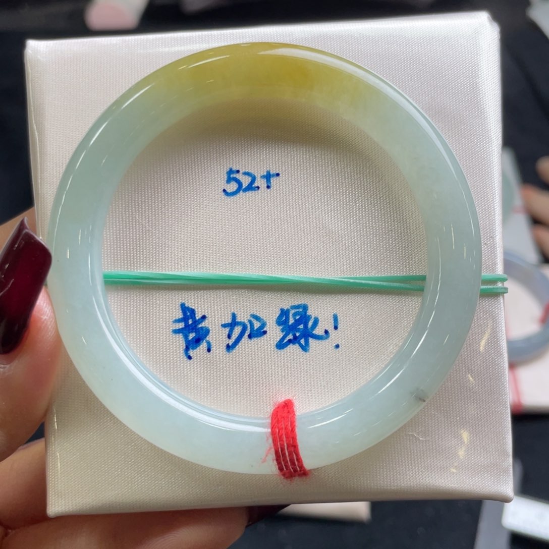 翡翠手镯未镶嵌翡翠手镯