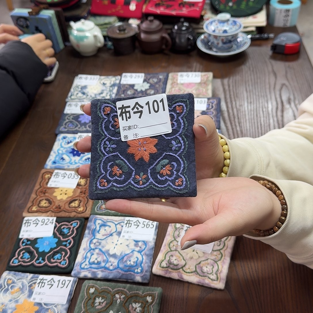 风***）刺绣101福利款杯垫一张