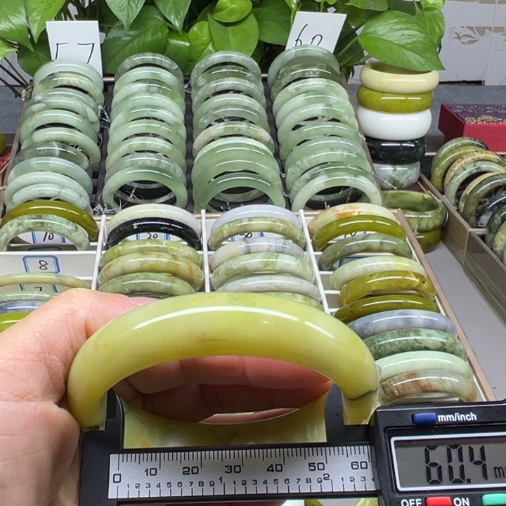 蛇纹石玉未镶嵌手镯8