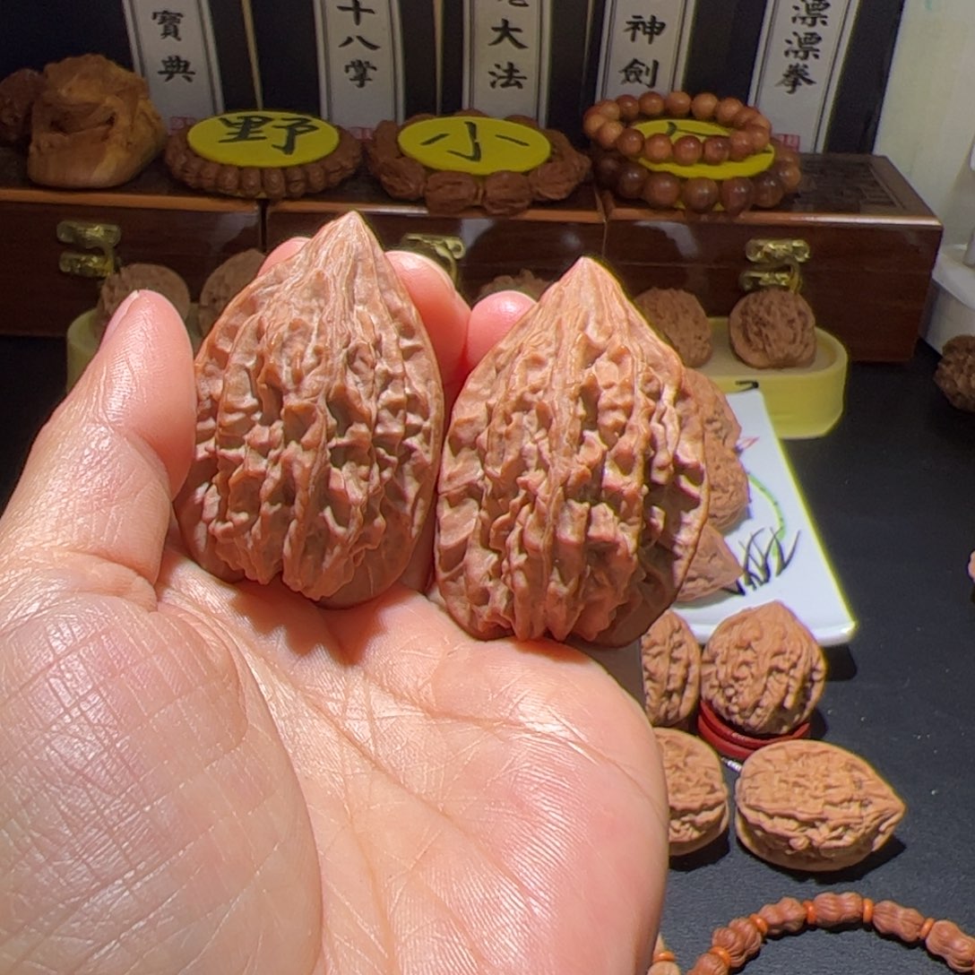 把件文玩核桃秦岭野生鸡心，战天