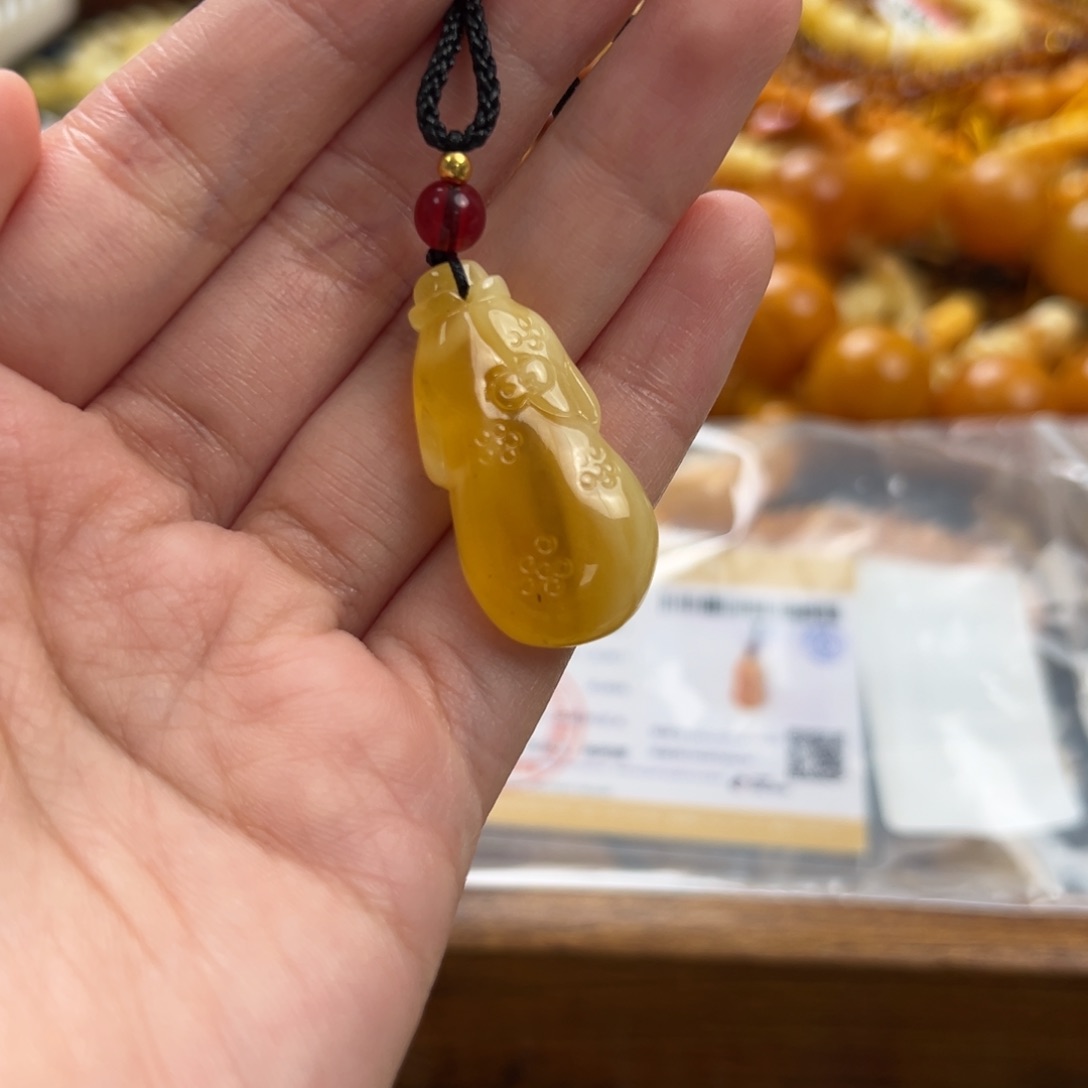 未镶嵌琥珀珠宝奇石