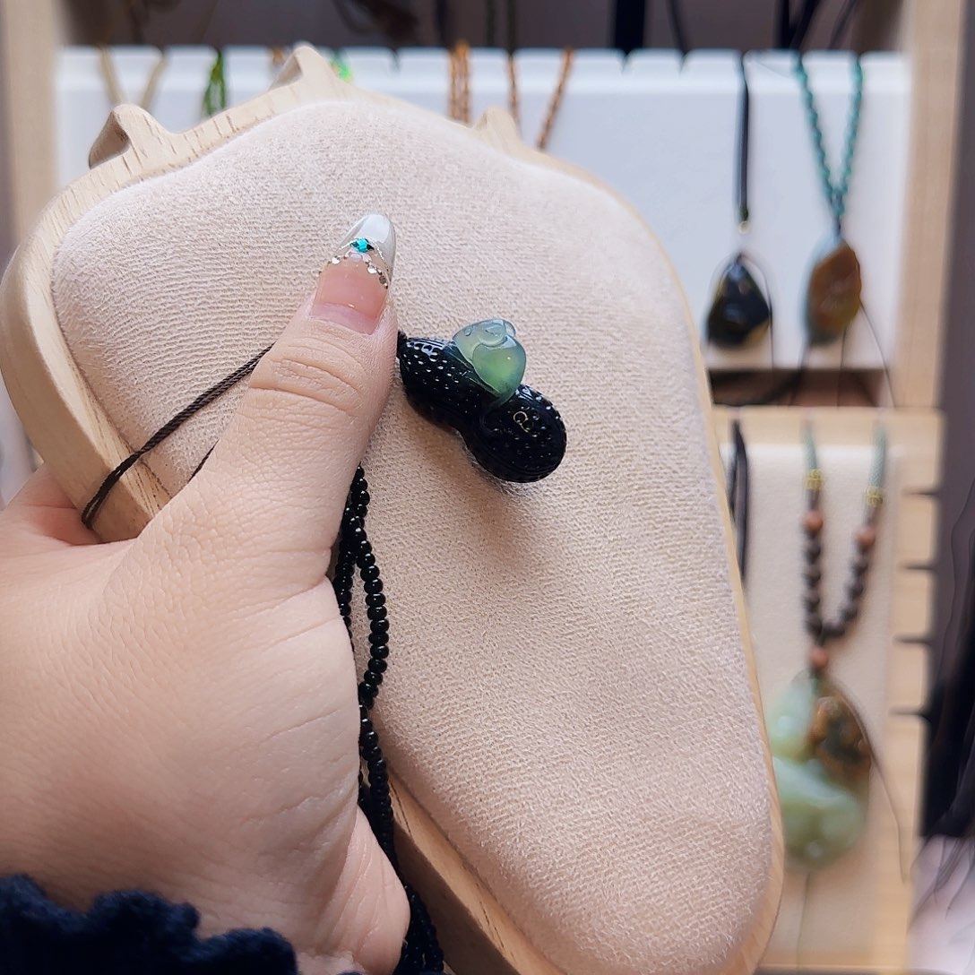 开***心蛇纹石玉合金颈饰