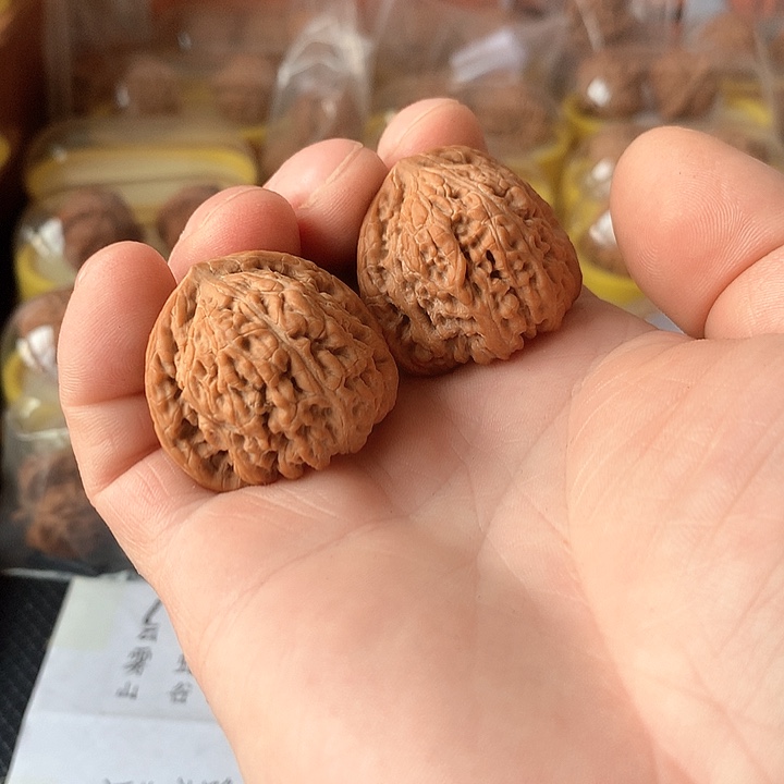 文玩核桃吊坠吃*饱3.65红玛瑙