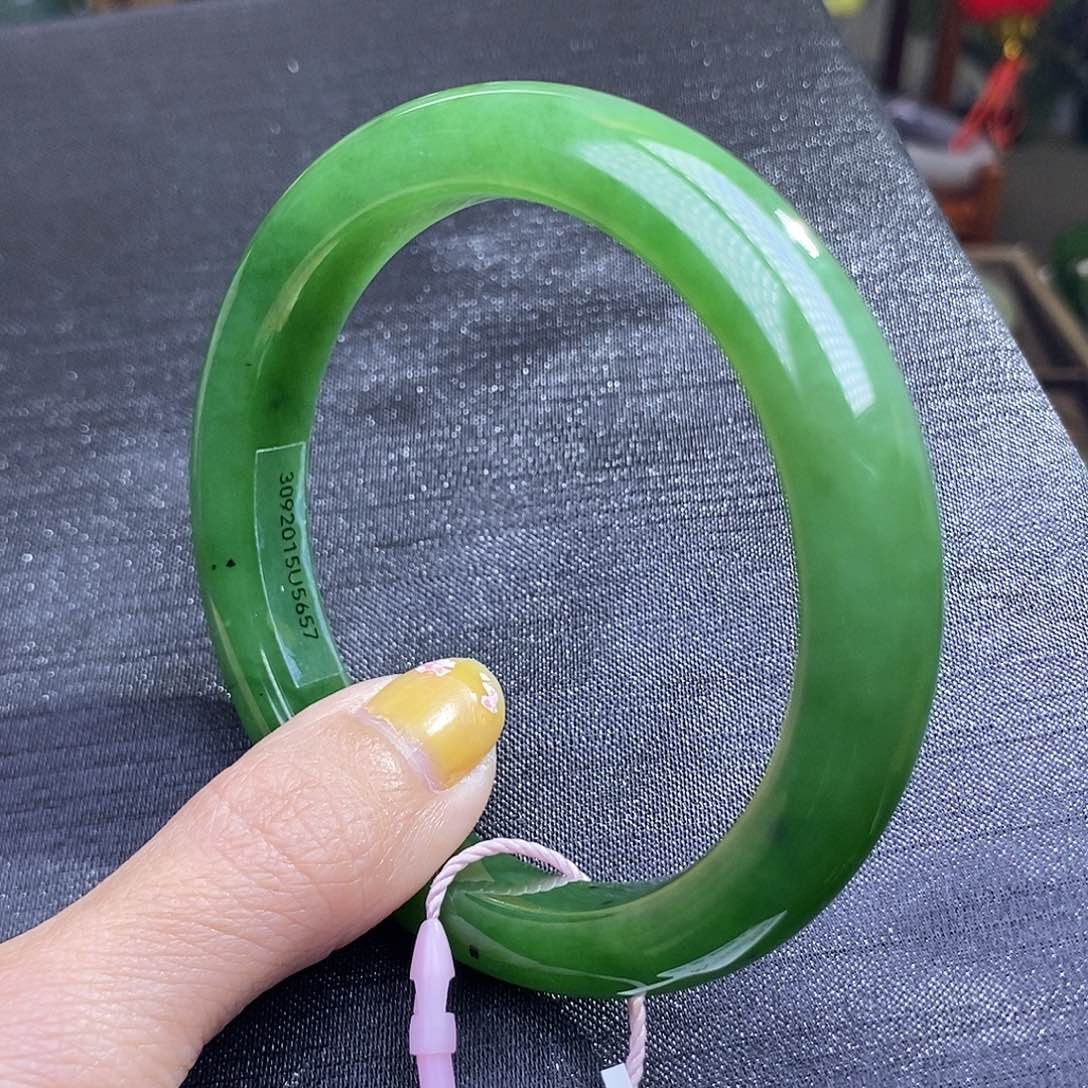 和田玉俄七碧玉老料毕业级手镯56.6圈口未镶嵌