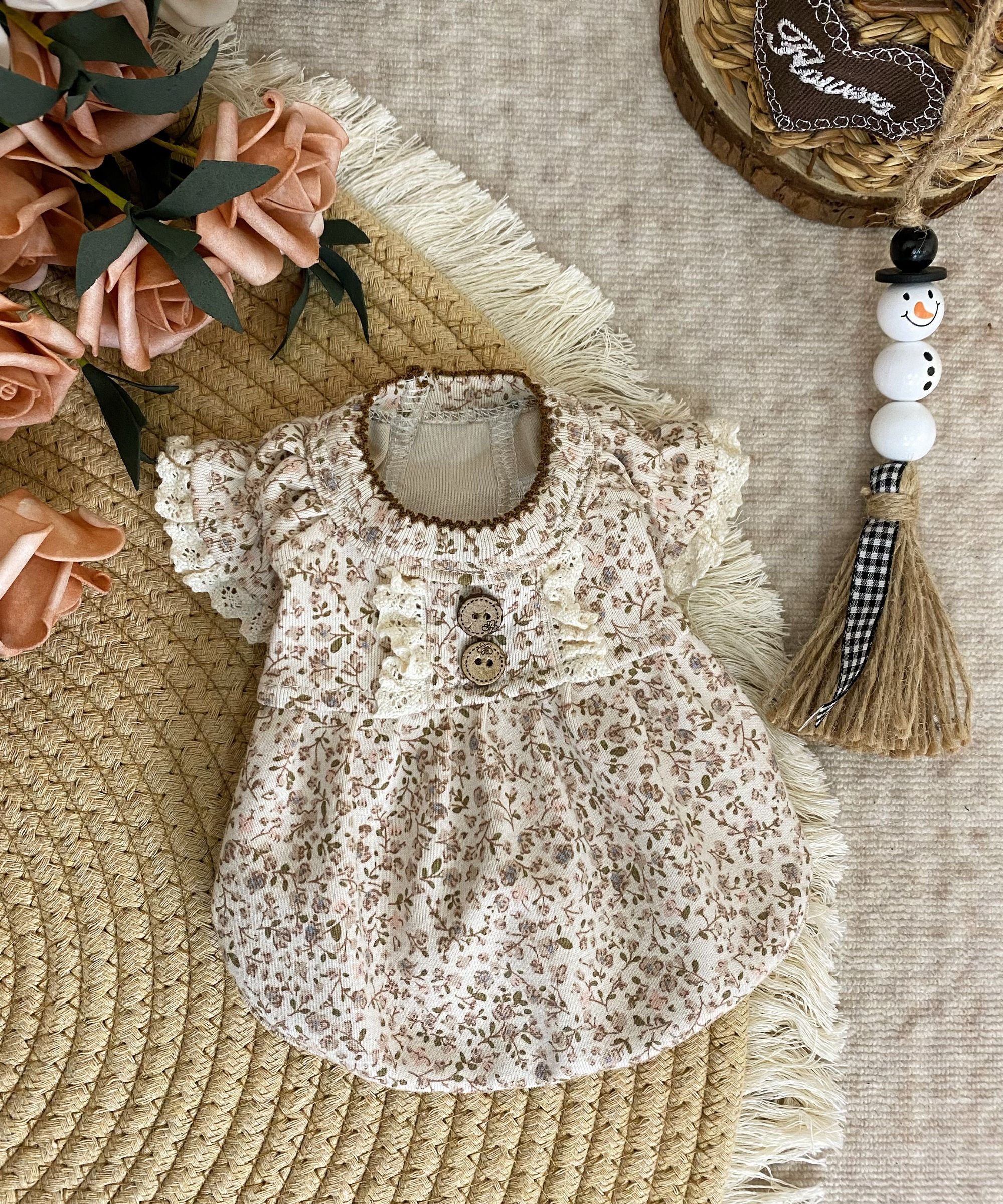 奶 fufu！蕾丝飞袖碎花裙宠物衣服｜小饼干手作