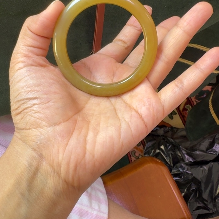 咦****和田玉（糖玉）未镶嵌手镯