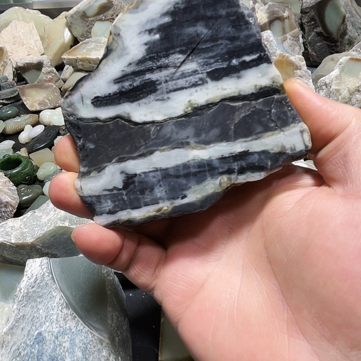 和田玉（糖玉）未镶嵌把件